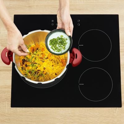 Oală sub presiune Clipso Minut P4624833, sistem de eliberare a aburului controlat, sisteme Arch de închidere/ deschidere, 7.5 L, inox, argintiu